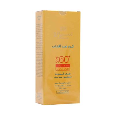 ویژگی های کرم ضد آفتاب SPF60+ بدون رنگ سینره دارای فیلترهای فیزیکی و شیمیایی تایید شده FDA محافظ پوست در برابر اشعه‌های UVA و UVB جلوگیری از ایجاد چین و چروک در پوست پیشگیری از ایجاد لک و تیرگی پوست جلوگیری از آفتاب سوختگی مقاوم در برابر تعریق حاوی ویتامین E فاقد پارابن ضد آب