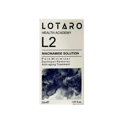 سرم لوتارو حاوی نیاسین آمید 12 % و زینک 2 درصد نیاسینامید لوتارو مناسب برای پوست های چرب، مختلط و مستعد چروک مناسب برای پوست های دارای لک، جوش، خطوط ریز، چین و چروک سرم نیاسینامید لوتارو کوچک کننده منافذ و برطرف کننده نقاط سرسیاه محلول لوتارو غیرقابل استفاده در نواحی اطراف چشم غیرقابل مصرف به صورت همزمان با محصولات دارای ترکیب ویتامین C قابل مصرف در دو نوبت صبح و عصر در طی شبانه روز عرضه شده در بطری پلاستیکی به حجم 30 میلی لیتر