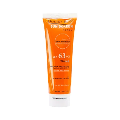 ویژگی های کرم ضد آفتاب فاقد چربی SPF63 دکتر ژیلا مناسب برای موقعیت‌هایی که نیاز به محافظت ویژه در برابر آفتاب وجود دارد مانند کوهنوردی، اسکی، شنا و .. حاوی پونگامول، افزاینده طبیعی SPF با تاثیر فوق‌العاده در حفظ پوست در مقابل پرتوهای UV و خصوصا UVA قابل استفاده در پوست‌های حساس مانند پوست‌های پیلینگ شده یا تحت درمان با لیزر، میکرودرم ابرژن و … افزایش درجه حفاظت محصول با استفاده کمتر از جاذب‌های شیمیایی و با بهره‌گیری از تکنولوژی نانو محتوی جاذب شیمیایی پارسول 1789 بدون ایجاد حساسیت، لک و التهاب روی پوست حاوی عصاره‌های گیاهی با خواص ضد چروک، مرطوب‌کننده و نرم‌کننده ضد التهاب و قرمزی پوست، ضد حساسیت و کاهش‌دهنده تعریق محافظت ویژه پوست در برابر آفتاب با چربی کنترل‌شده